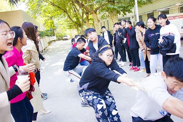 2018郑州基石中学拔河比赛 本周精彩瞬间看这里！