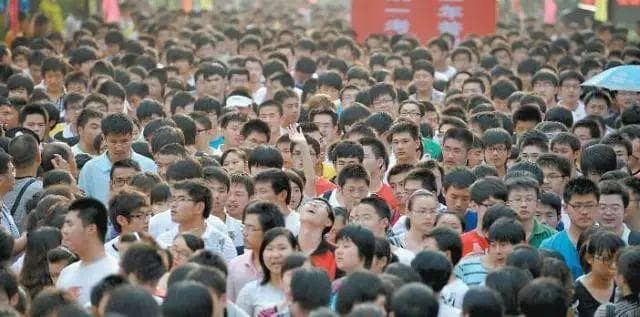 中国高考今天举行，那你知道美国学生是怎样“高考”的吗？