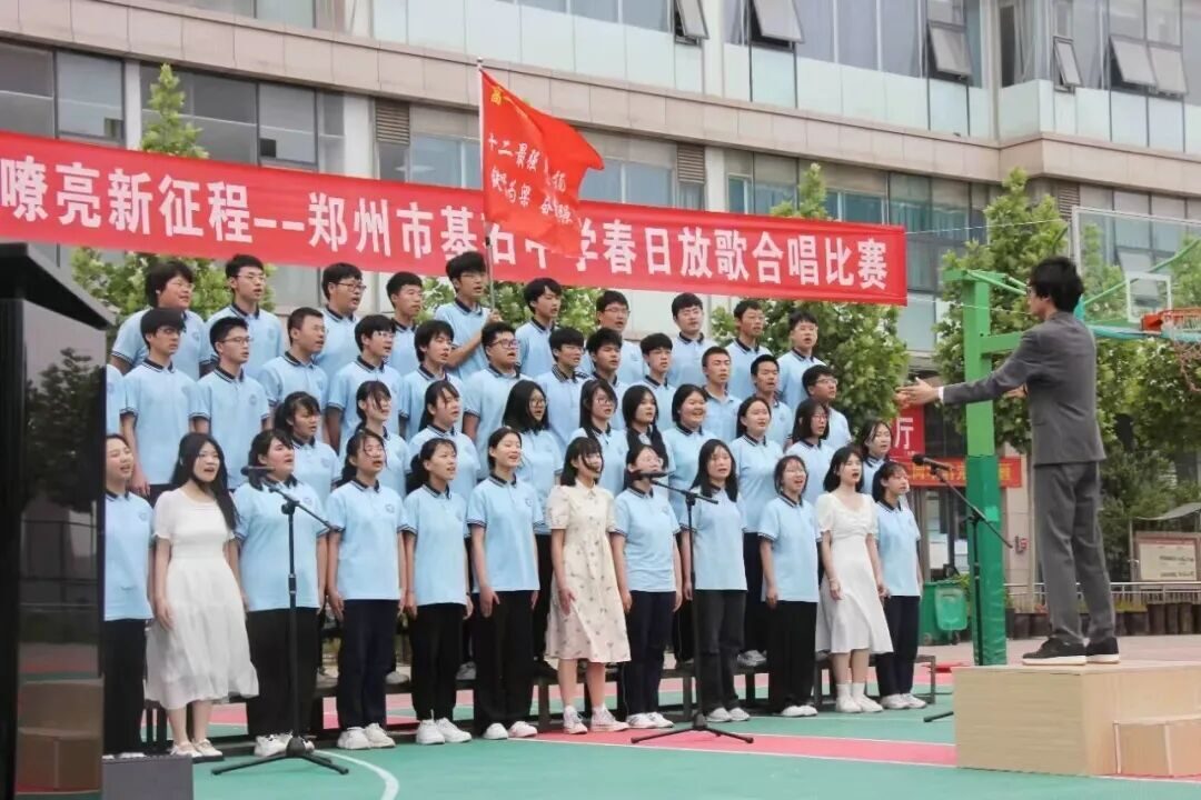 青春践行二十大 红歌嘹亮新征程.jpg