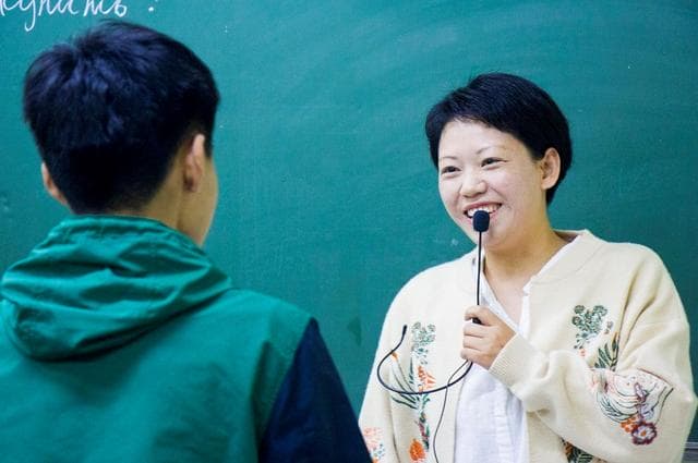 走进俄语公开课，一睹基石小语种高中班俄语老师的教学风采！