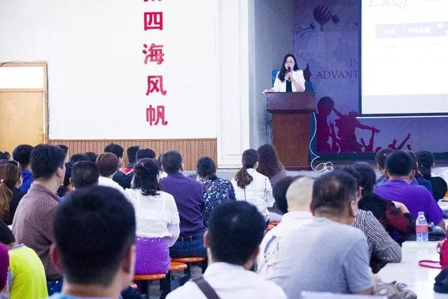 校园新闻｜家校携手育桃李——记高一年级家长会